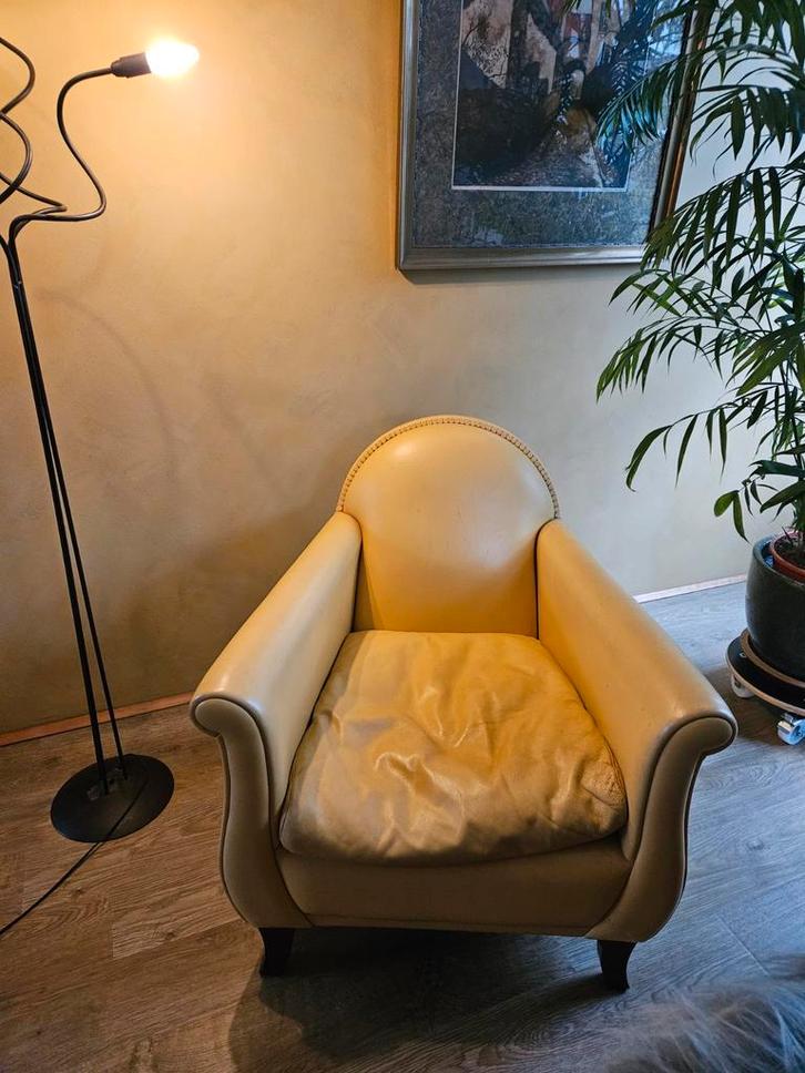 Fauteuil leer, Poltrona Frau, weinig gebruikt., Huis en Inrichting, Fauteuils, Gebruikt, Leer, 50 tot 75 cm, 75 tot 100 cm, Ophalen