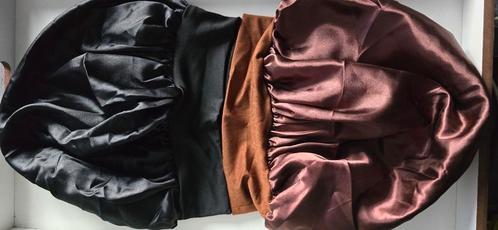 Set van 2 Satijnen Haar Bonnets – Zwart & Chocoladebruin, Tickets en Kaartjes, Sport | Voetbal, Eén persoon, Seizoenskaart