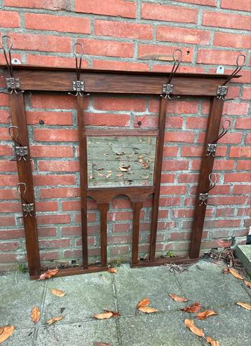 Antieke kapstok met geslepen spiegel beschikbaar voor biedingen