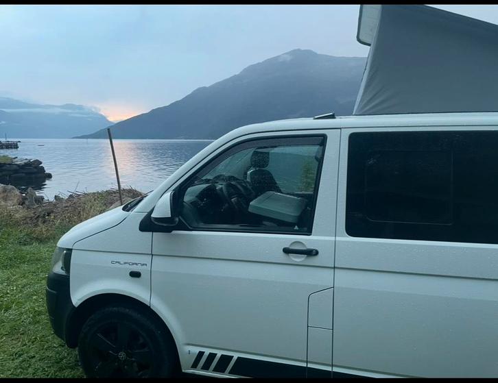 Super mooie Volkswagen transporter t5 camper uit 2011, Caravans en Kamperen, Campers, Particulier, tot en met 2, Buscamper of Camperbus