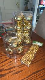 Nieuw goudkleurige kerstballen en kralen slinger, Diversen, Kerst, Ophalen of Verzenden, Nieuw