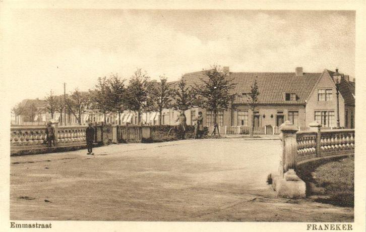 Emmastraat Franeker - volk fiets - ongelopen, Verzamelen, Ansichtkaarten | Nederland, Ongelopen, Friesland, 1920 tot 1940, Ophalen of Verzenden