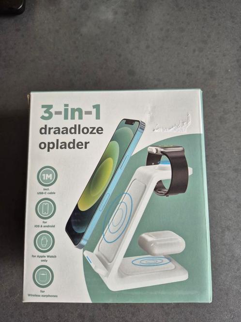 3-in-1 Draadloze Oplader - (Watch deel alleen voor Apple), Telecommunicatie, Mobiele telefoons | Telefoon-opladers, Zo goed als nieuw