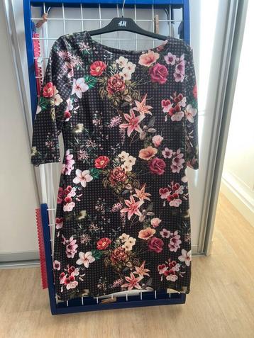Leuke jurk, maat 38/40 stretch beschikbaar voor biedingen