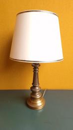 Vintage schemerlamp, tafellamp op messing voet en lichte kap, Huis en Inrichting, Lampen | Tafellampen, Overige materialen, Gebruikt