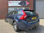 Volvo V60 2.4 D6 AWD Plug-In Hybrid R-Design / Leder / Navi, Auto's, Automaat, Met garantie (alle), Blauw, Vierwielaandrijving