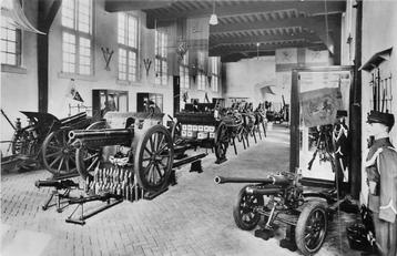 (381-066-017) Leiden Generaal Hoefer beschikbaar voor biedingen