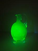 Kannetje - vaasje uranium glas, Verzenden