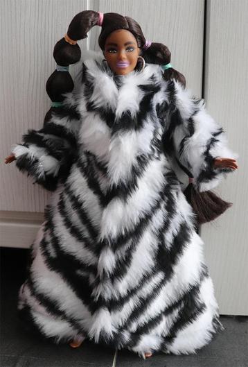 Barbie kleding nieuw - Lange jas bont zebra wit zwart Curvy beschikbaar voor biedingen