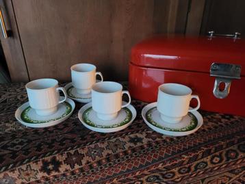 4 retro vintage kop en schotels heel mooi design beschikbaar voor biedingen