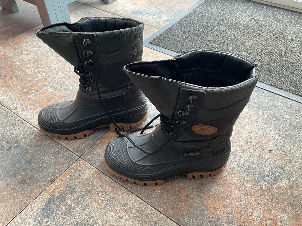 Spirale snowboots, gevoerde laars, mt 38 zgan, Ophalen of Verzenden, Zo goed als nieuw, Overige kleuren, Snowboots