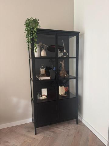 Stalen vitrinekast – zwart met glas (industrieel design) beschikbaar voor biedingen