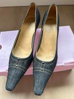 Super leuke denim kitten heels van MiuMiu, maat 39+, Kleding | Dames, Schoenen, Ophalen of Verzenden, Zo goed als nieuw, Blauw
