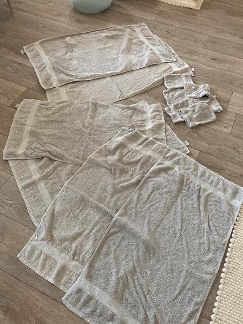 Handdoeken en washandjes Hema, Huis en Inrichting, Badkamer | Badtextiel en Accessoires, Zo goed als nieuw, Handdoek, Ophalen of Verzenden