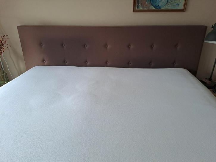 Boxspring 180 by 200 + topper (merk Caresse). Bruin, Huis en Inrichting, Slaapkamer | Boxsprings, Gebruikt, 180 cm, 200 cm, Tweepersoons