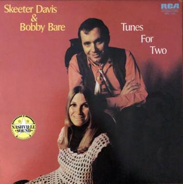 BOBBY BARE & SKEETER DAVIS LP: TUNES FOR TWO beschikbaar voor biedingen