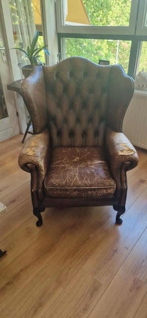 Chesterfield style luie stoel, Huis en Inrichting, Stoelen, Gebruikt, Eén, Hout, Leer, Bruin, Ophalen