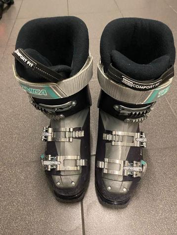 Ski schoenen maat 24(maat 37) beschikbaar voor biedingen