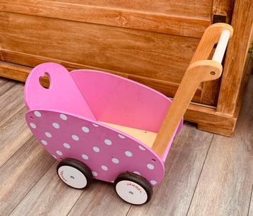 Leuke poppenwagen beschikbaar voor biedingen
