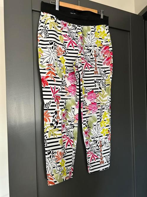 Leuke zachte stretch broek van MarcCain maat 5 te koop, Kleding | Dames, Broeken en Pantalons, Zo goed als nieuw, Maat 46/48 (XL) of groter