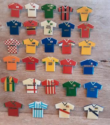 Speldjes pins hobby verzameling voetbal pins voetbalsport beschikbaar voor biedingen