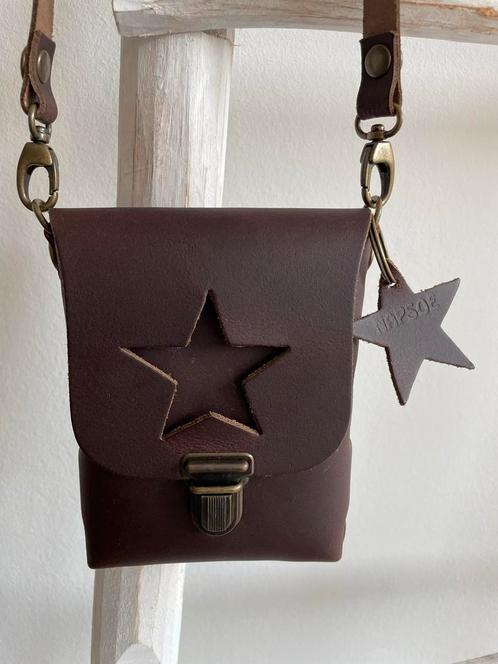 bruin leren schouder-/crossover tasje NAPSOE, Sieraden, Tassen en Uiterlijk, Tassen | Damestassen, Nieuw, Schoudertasje, Bruin