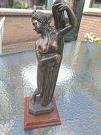 Bronzen beeld van een vrouw met kruik, Ophalen of Verzenden, Brons