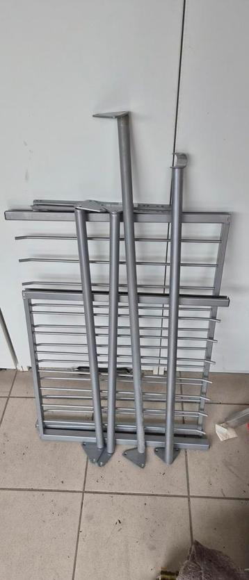 Ikea broekenhanger en kledingstang beschikbaar voor biedingen