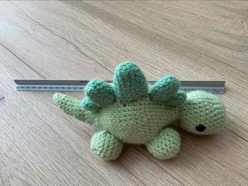 Gehaakte dinosaurus beschikbaar voor biedingen