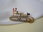 Broche/ emaille rivier radar boot 6.7x3.6 cm, Verzenden, Zo goed als nieuw, Overige materialen, Met kristal
