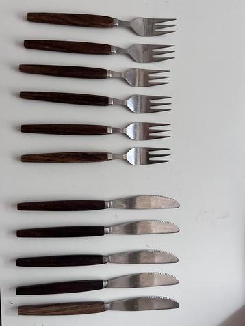 Vintage midcentury bestek met houten handvat beschikbaar voor biedingen