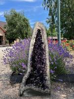 Amethist geode (91) van 97kg, diep paars van kleur, Ophalen of Verzenden, Mineraal