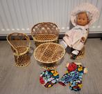 Leuk popje met rieten setje en extra kleding, Ophalen of Verzenden, Zo goed als nieuw, Babypop