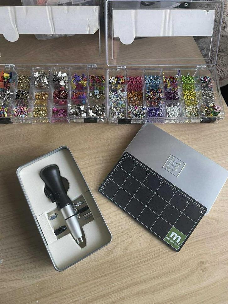 eyelets, splipennen en de pons, Hobby en Vrije tijd, Knutselen, Zo goed als nieuw, Gereedschap of Toebehoren, Ophalen of Verzenden