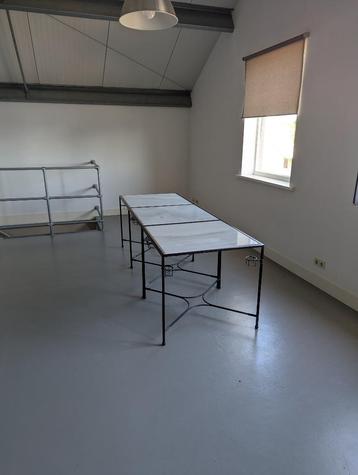 3 stijlvolle tafels met marmeren blad – 80 x 80 cm beschikbaar voor biedingen