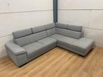 Mooie luxe lichtgrijze hoekbank met hoofdsteunen - GEREINIGD, Huis en Inrichting, Ophalen, Zo goed als nieuw, Vierpersoons of meer
