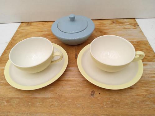 P. Regout Pastel - 2 Kop en Schotels, Antiek en Kunst, Antiek | Servies los, Ophalen of Verzenden