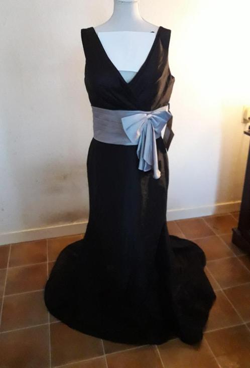 Lange (gala) japon, zwart met strik en sleep, maat 38,, Kleding | Dames, Gelegenheidskleding, Zo goed als nieuw, Galajurk, Maat 38/40 (M)