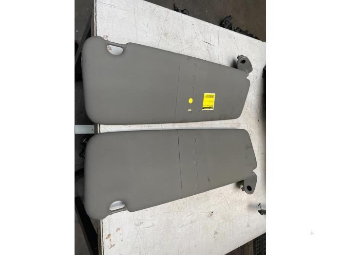 Zonneklep van een Renault Master, Auto-onderdelen, Interieur en Bekleding, Renault, Gebruikt, 3 maanden garantie, Ophalen of Verzenden