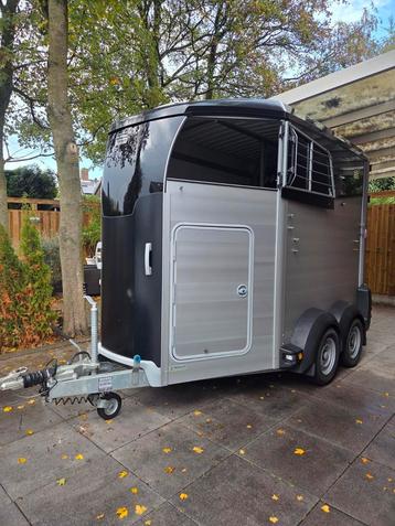 2 paards I for williams hbx 506 met zadelkamer beschikbaar voor biedingen