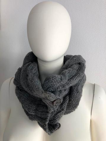 Grijs col shawl sjaal gebreid knit breisel  beschikbaar voor biedingen
