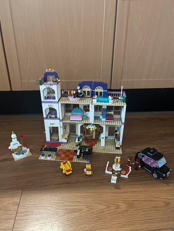 Lego friends hotel/jungle/ijssalon/tankstation/dierenkliniek beschikbaar voor biedingen