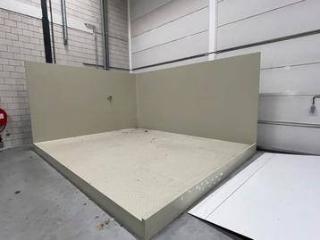 Gratis: Mega Industriële Spoelhoek/Douchecabine beschikbaar voor biedingen