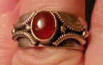 925 zilveren ring met rode steen, ringschenkel + ornamenten, Gebruikt, Verzenden, Dame, Rood
