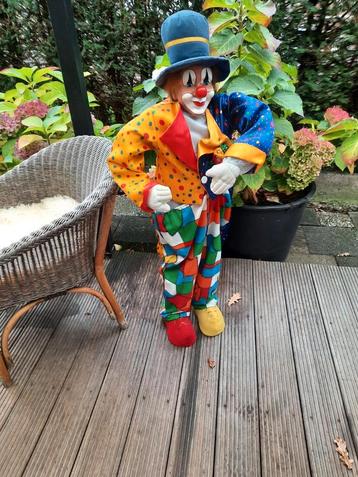 Beeld clown beschikbaar voor biedingen