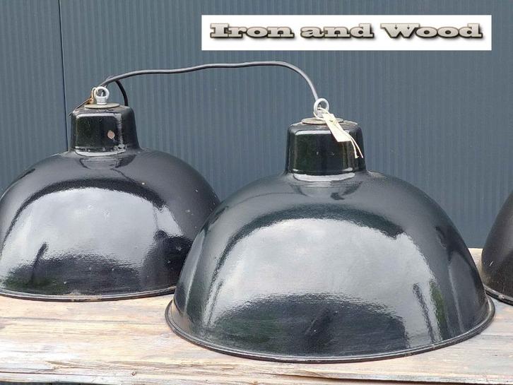 Zwarte Bauhaus emaille oude lamp merk LBL  afm. H25 D38, Huis en Inrichting, Lampen | Hanglampen, Gebruikt, Minder dan 50 cm, Metaal