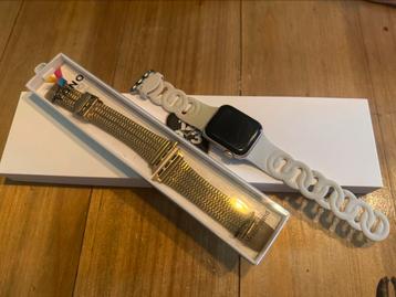 Apple Watch SE 2021 met 2 bandjes beschikbaar voor biedingen