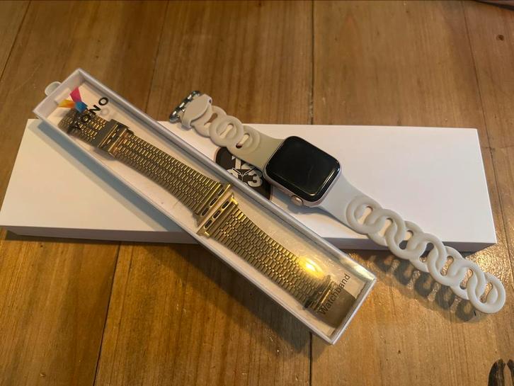 Apple Watch SE 2021 met 2 bandjes, Sieraden, Tassen en Uiterlijk, Activity trackers, Gebruikt, iOS, Zwart, Waterdicht, Ophalen