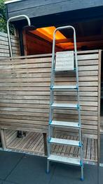 Keukentrap 6 treden van HST, Doe-het-zelf en Verbouw, Ladders en Trappen, Ophalen, Zo goed als nieuw, Minder dan 2 meter