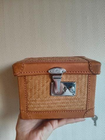 Vintage tas van riet/ leer met schouder band  beschikbaar voor biedingen